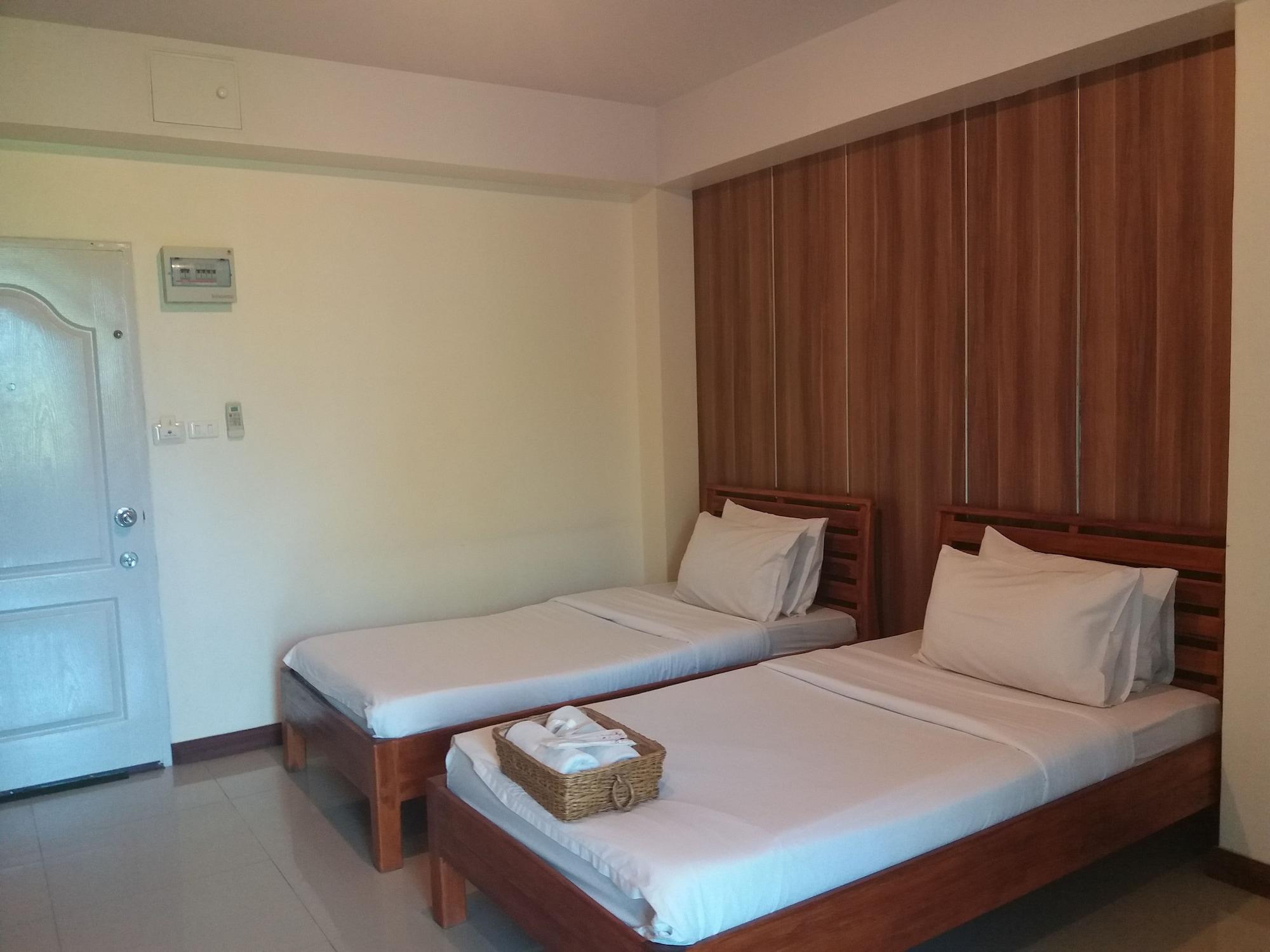 Grand Lopburi Hotel Bagian luar foto