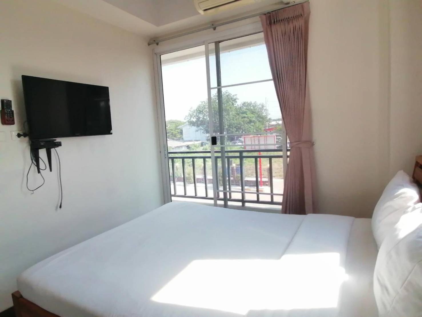 Grand Lopburi Hotel Bagian luar foto