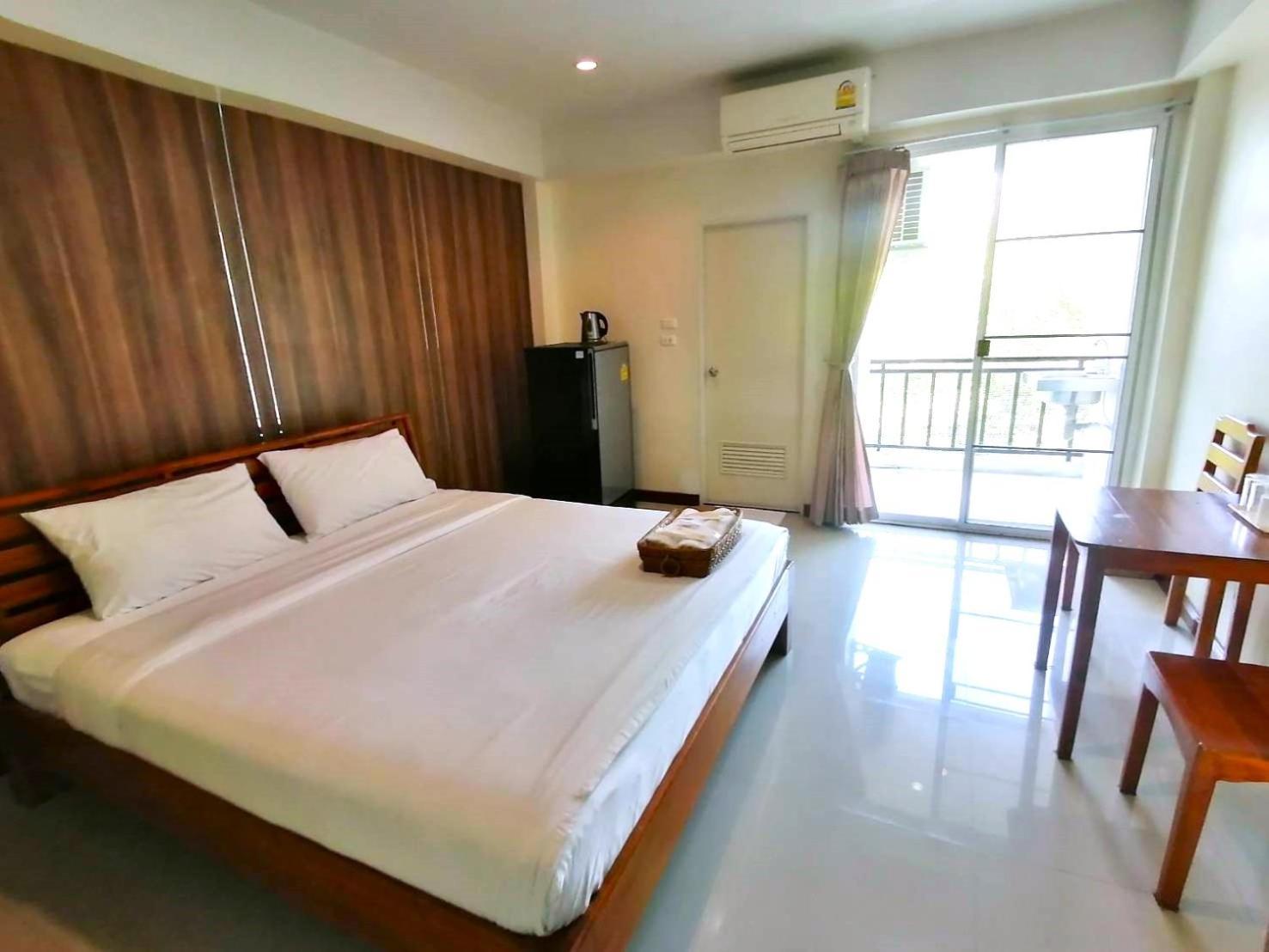 Grand Lopburi Hotel Bagian luar foto